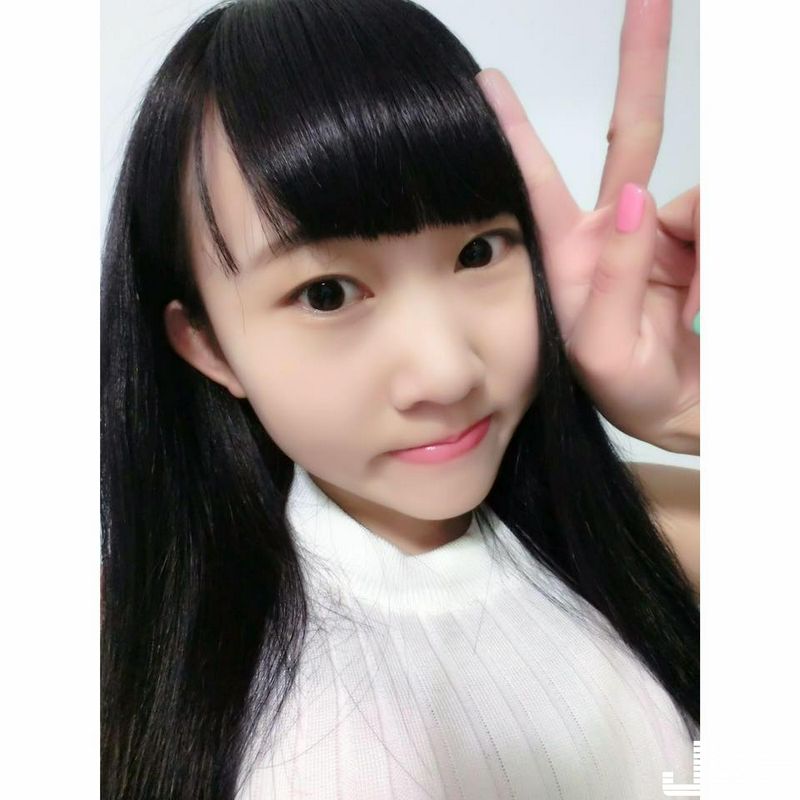 萌萌的小只馬正妹好想抱緊她