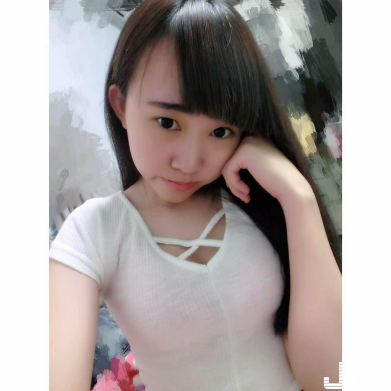 萌萌的小只馬正妹好想抱緊她