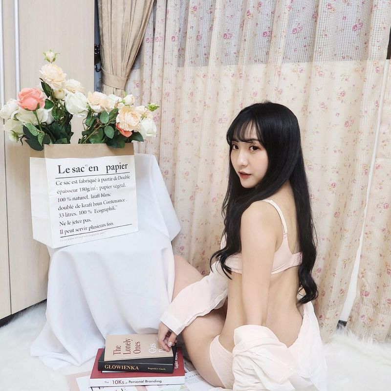 天菜小姐姐白嫩歐派激情翹臀蕎蕎視覺(jué)超沖擊