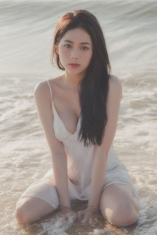 小蠻腰太誘人！網紅VoThuyHang看似靦腆嬌羞穿衣卻意外大膽
