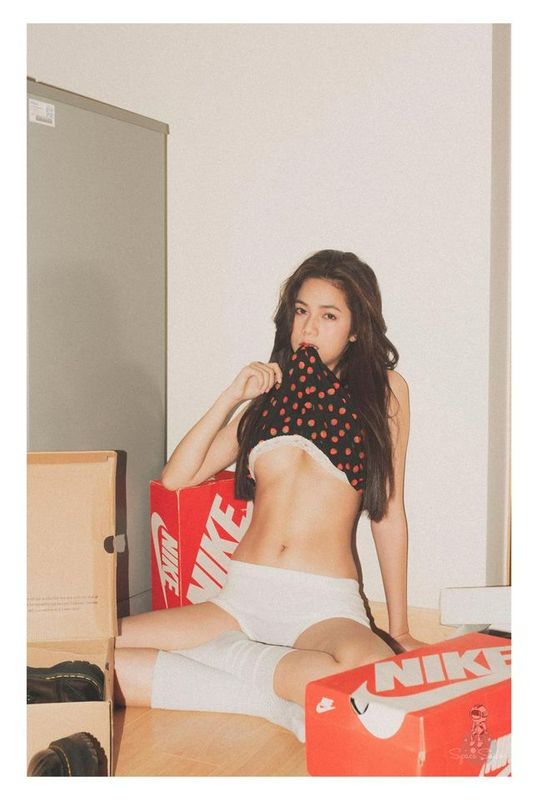 小蠻腰太誘人！網紅VoThuyHang看似靦腆嬌羞穿衣卻意外大膽