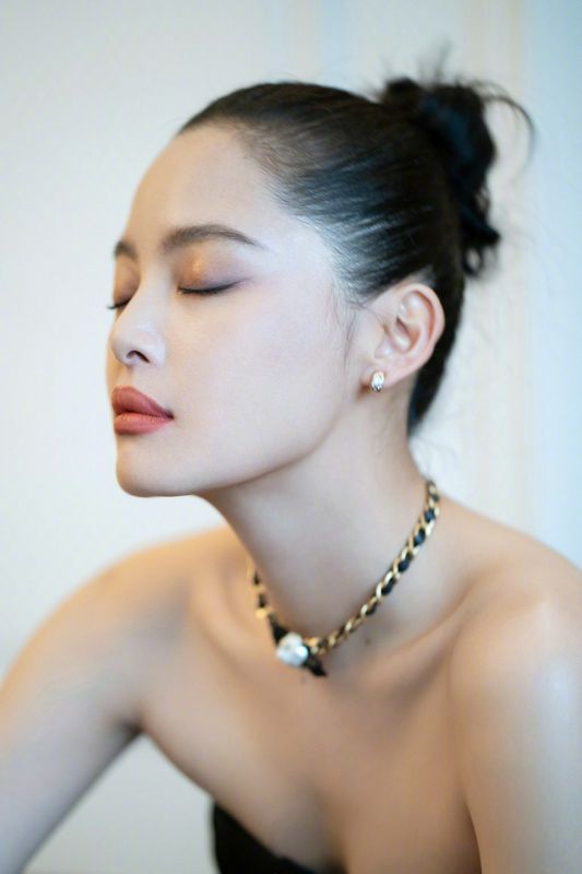 寫真辛芷蕾的氣質(zhì)太搶鏡，驚艷時(shí)尚，身材好高級