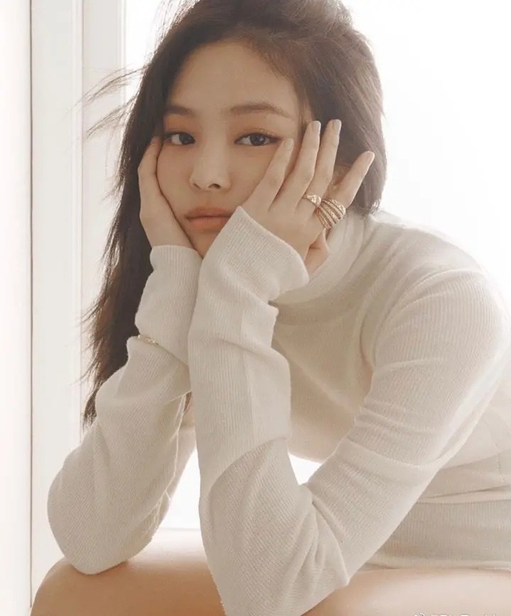 Jennie質(zhì)感雜志封面寫真圖片