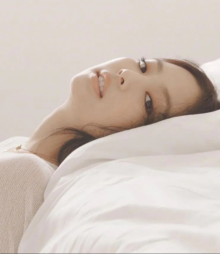 Jennie質(zhì)感雜志封面寫真圖片