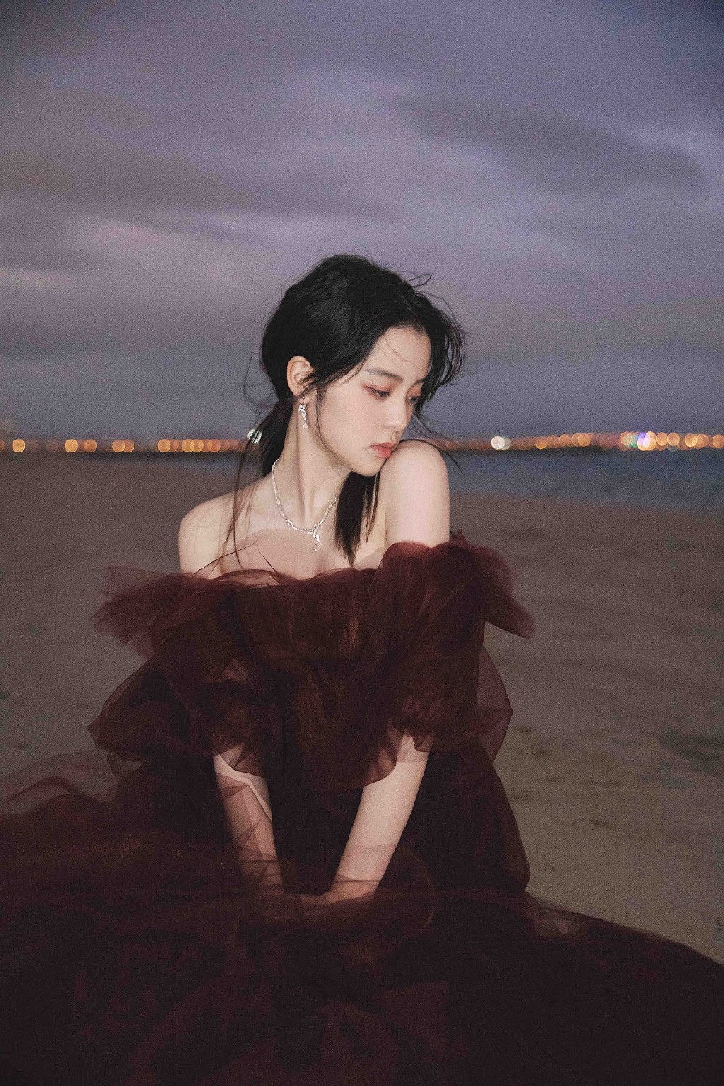 歐陽娜娜優雅大方氣質寫真圖片壁紙