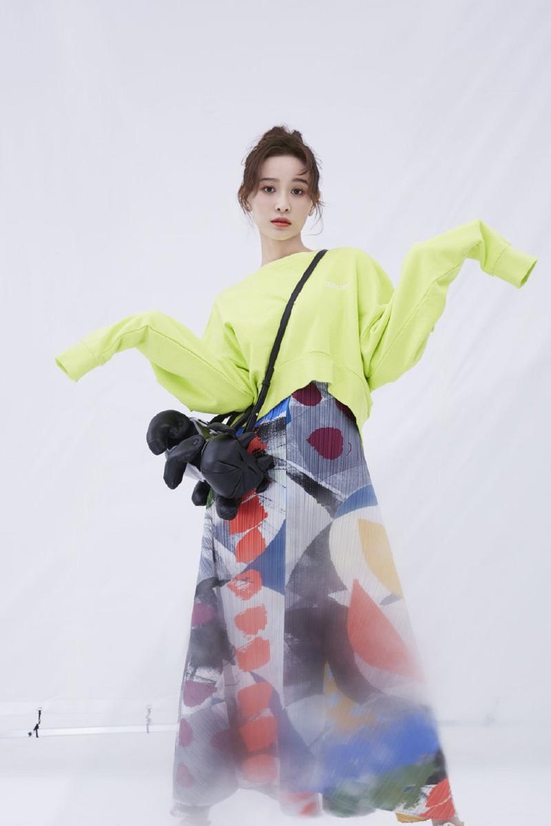 海鈴個(gè)性創(chuàng)意時(shí)尚美艷動(dòng)人時(shí)尚寫真
