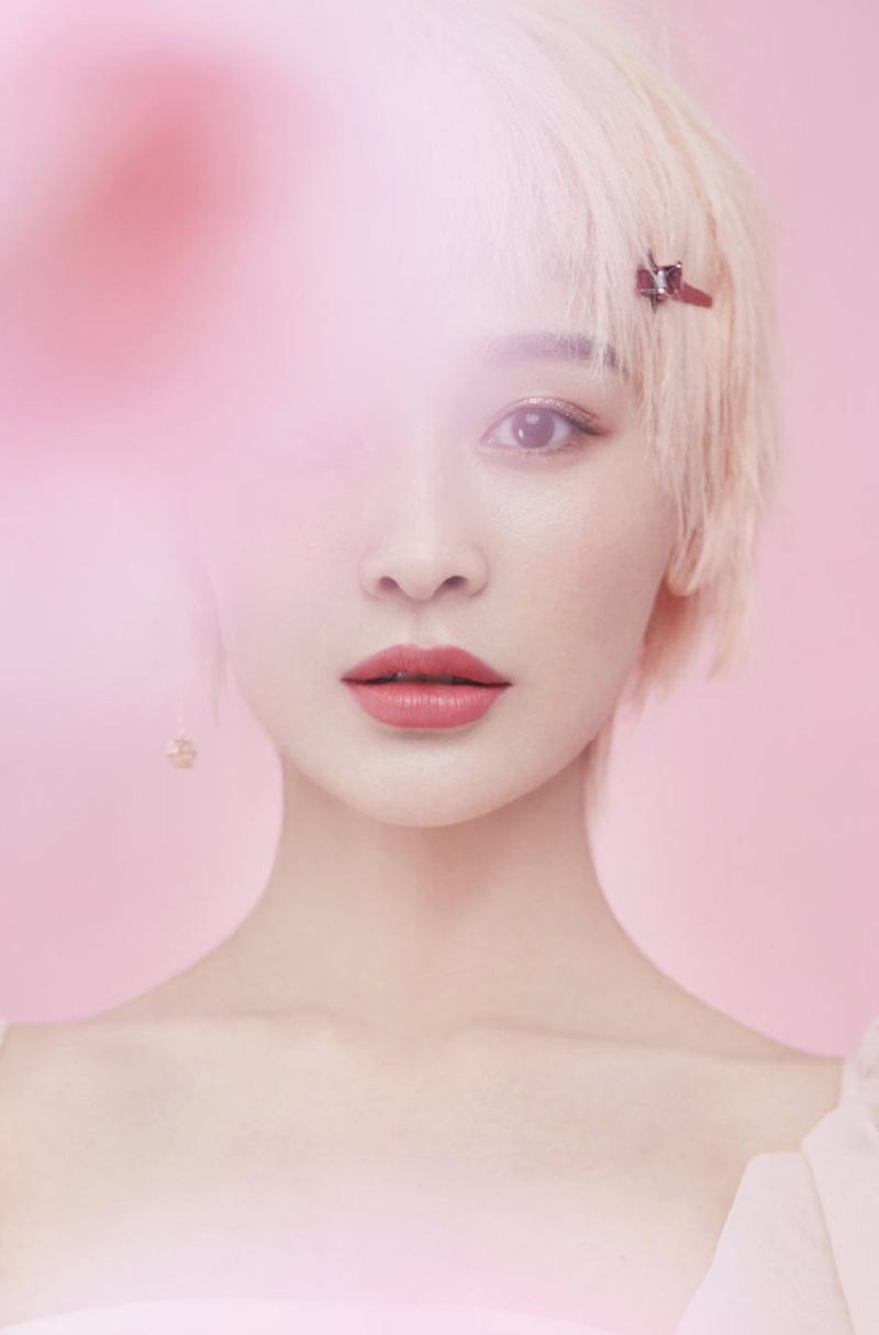 海鈴個(gè)性創(chuàng)意時(shí)尚美艷動(dòng)人時(shí)尚寫真