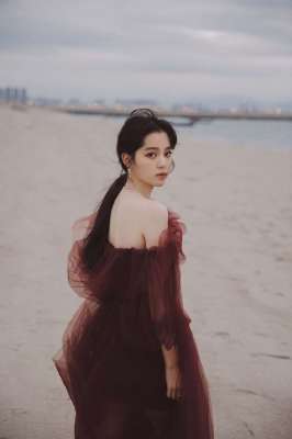 歐陽娜娜優(yōu)雅大方氣質寫真圖片壁紙