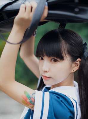 一個清純性感美女夏休學生時代