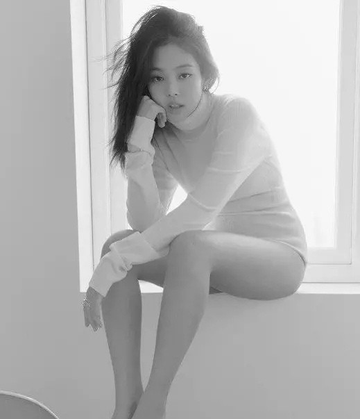 Jennie質(zhì)感雜志封面寫真圖片