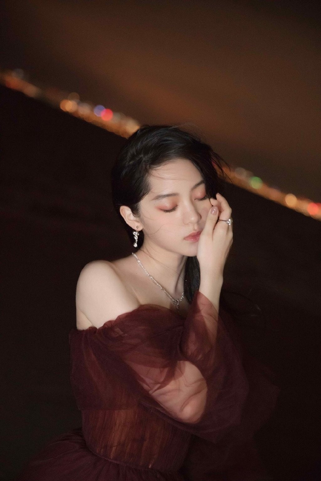 歐陽娜娜優雅大方氣質寫真圖片壁紙