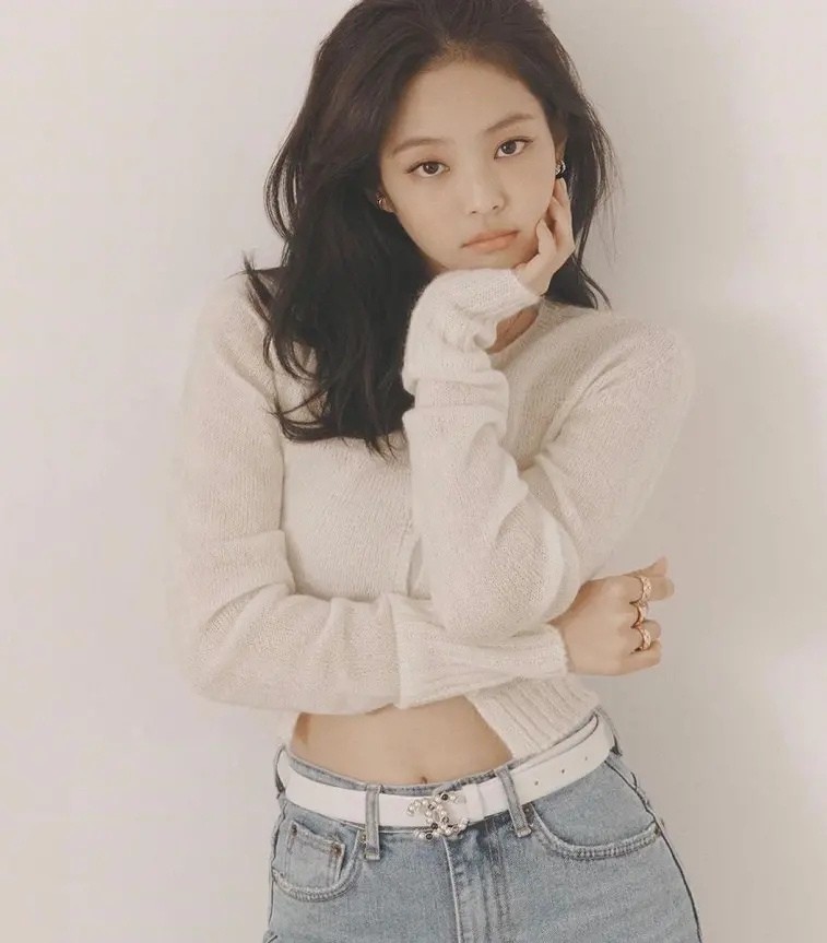Jennie質(zhì)感雜志封面寫真圖片