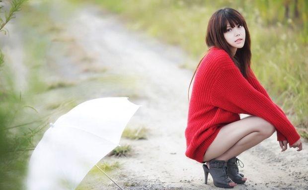 紅衣少女戶外真空純美性感寫真