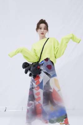 海鈴個性創(chuàng)意時尚美艷動人時尚寫真
