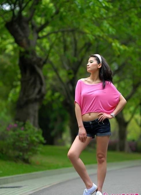 嶺南美女們盡展風(fēng)情圖片