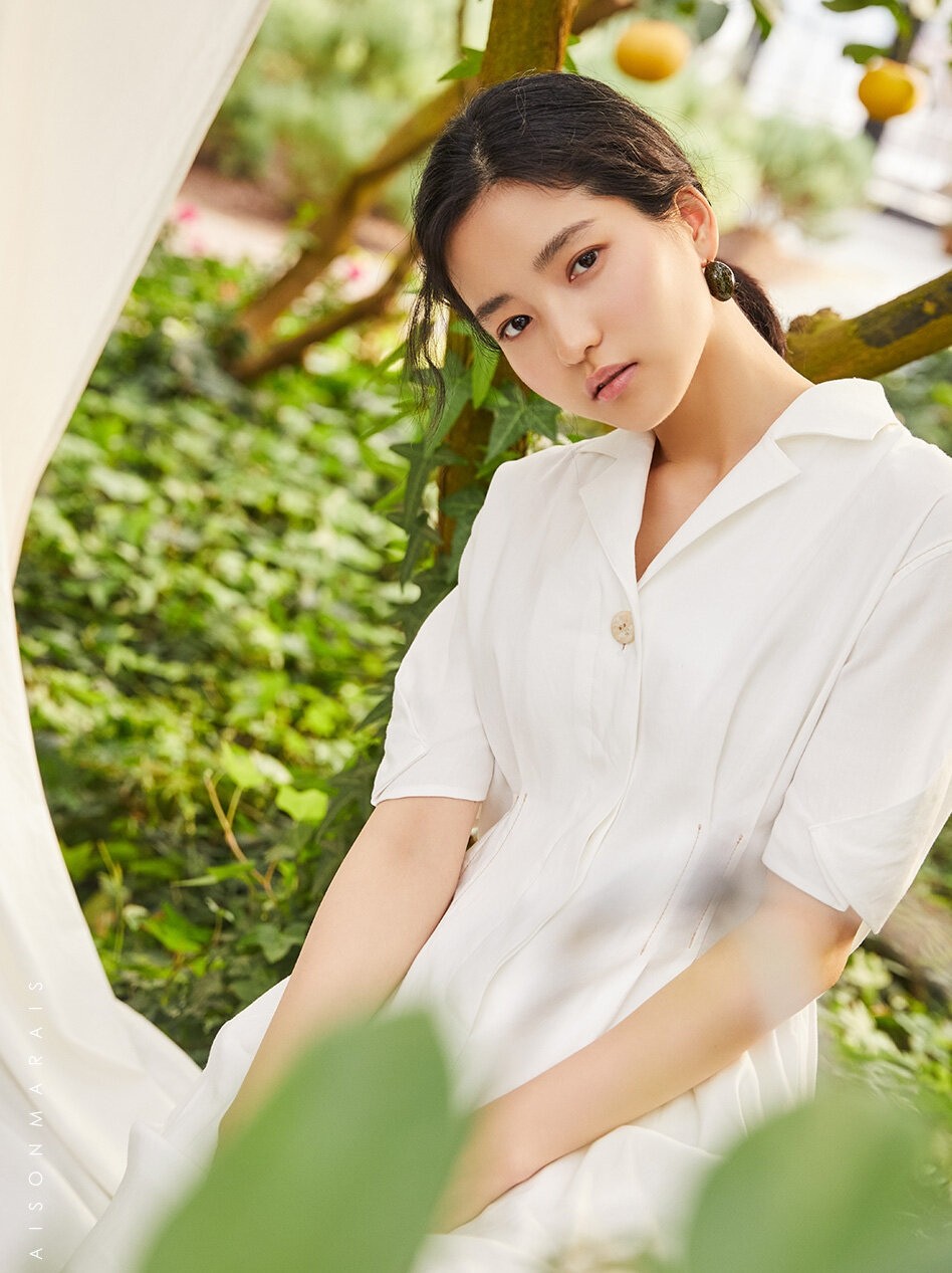 韓國女演員金泰梨西服套裝優雅知性職業范寫真