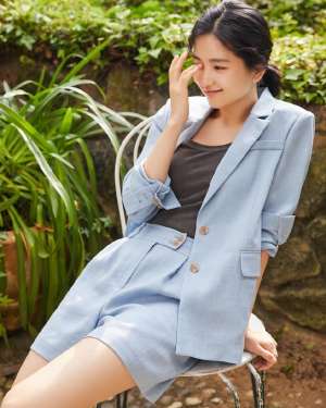 韓國女演員金泰梨西服套裝優雅知性職業范寫真