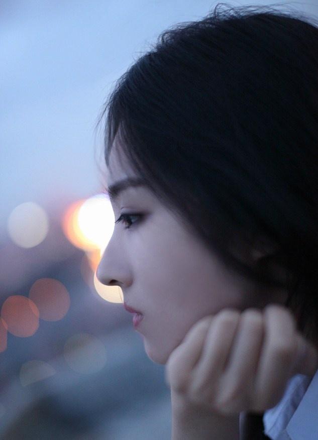 玉女王筱淇天臺魅力側顏閃亮寫真