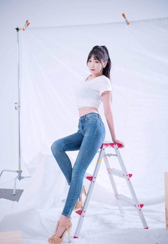 性感女星李恩惠玉腿蠻腰寫真