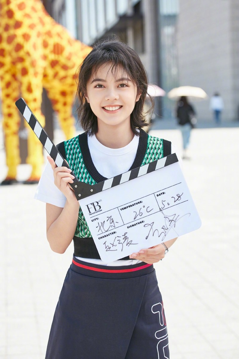 趙今麥清新靚麗時尚寫真圖片