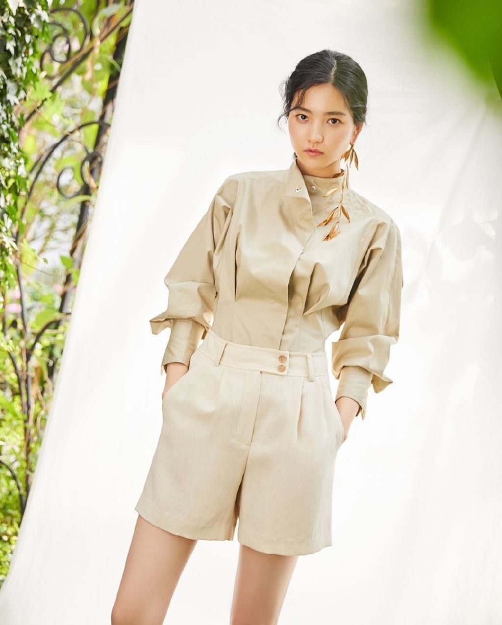 韓國女演員金泰梨西服套裝優雅知性職業范寫真