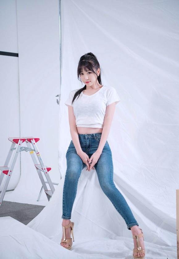 性感女星李恩惠玉腿蠻腰寫真