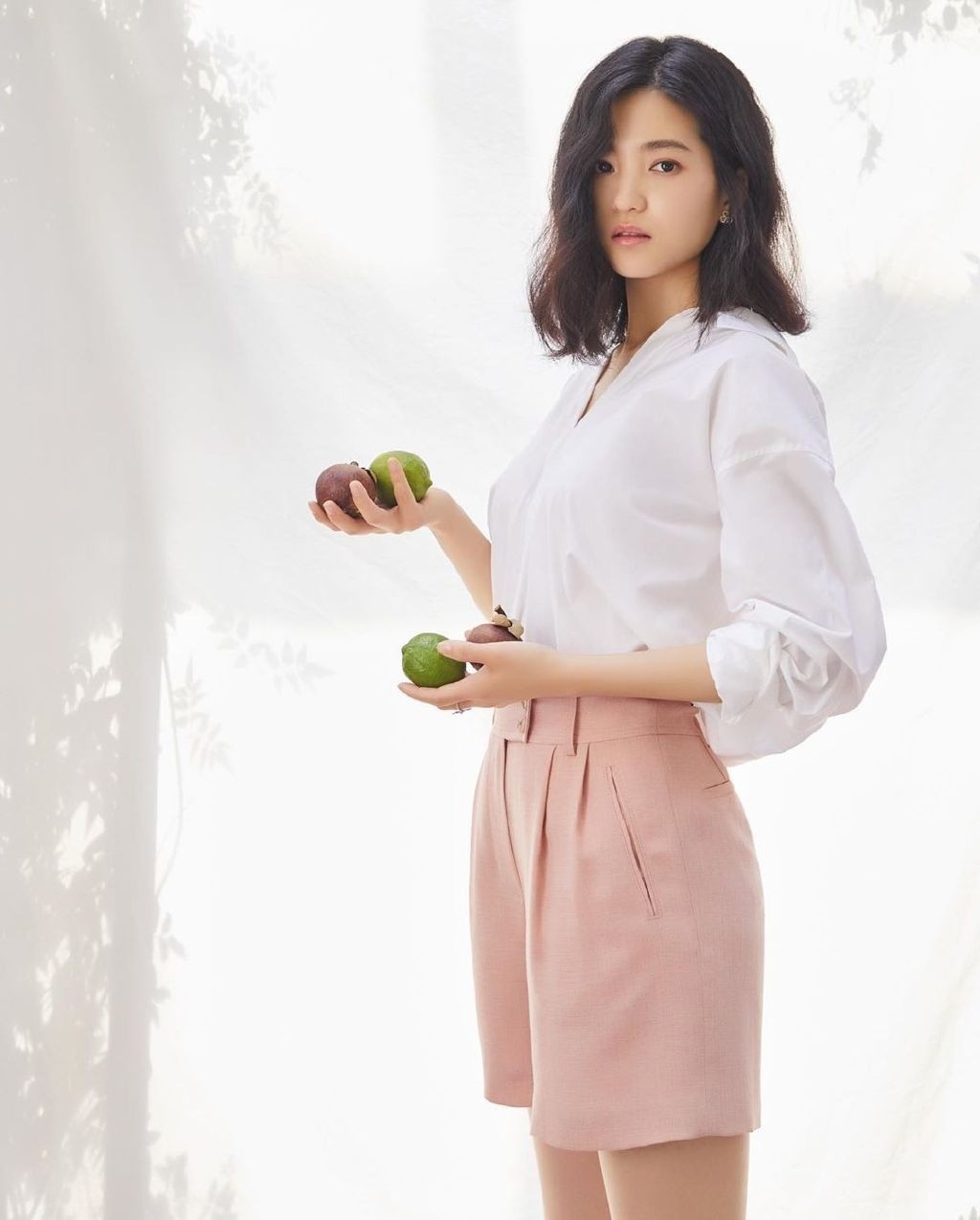 韓國女演員金泰梨西服套裝優雅知性職業范寫真