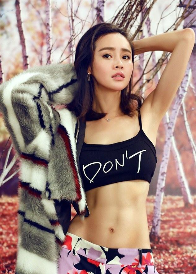于明加熱辣短背心秀性感馬甲線圖片