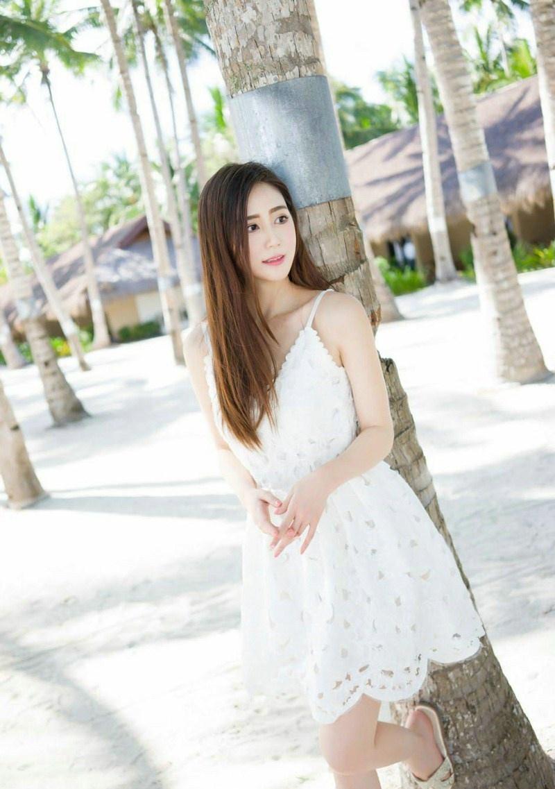 宅男女神SISY思海邊氣質白色短裙迷人時尚寫真