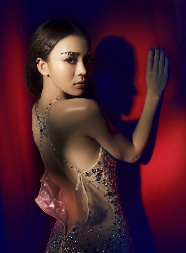美女演員莫綺雯魅惑性感寫真圖片