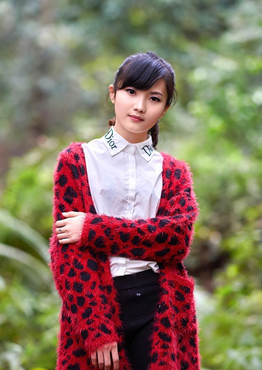 清純的美女森林里的清純唯美時尚寫真