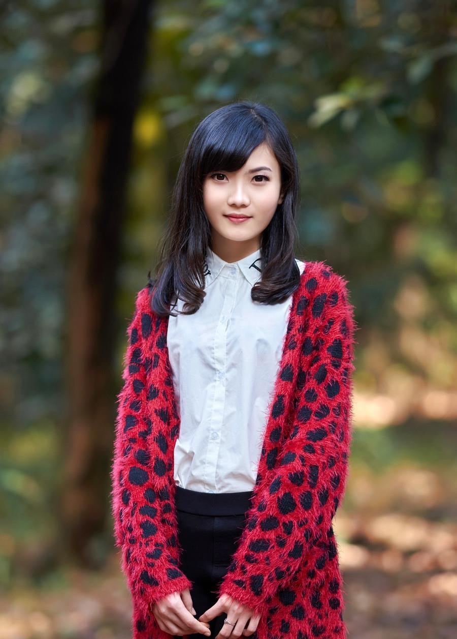 清純的美女森林里的清純唯美時尚寫真
