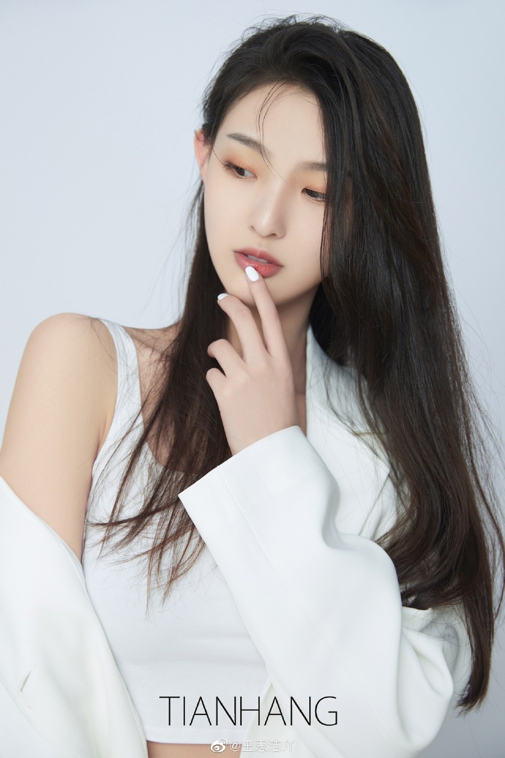 王思潔白衣清爽純美寫真圖片