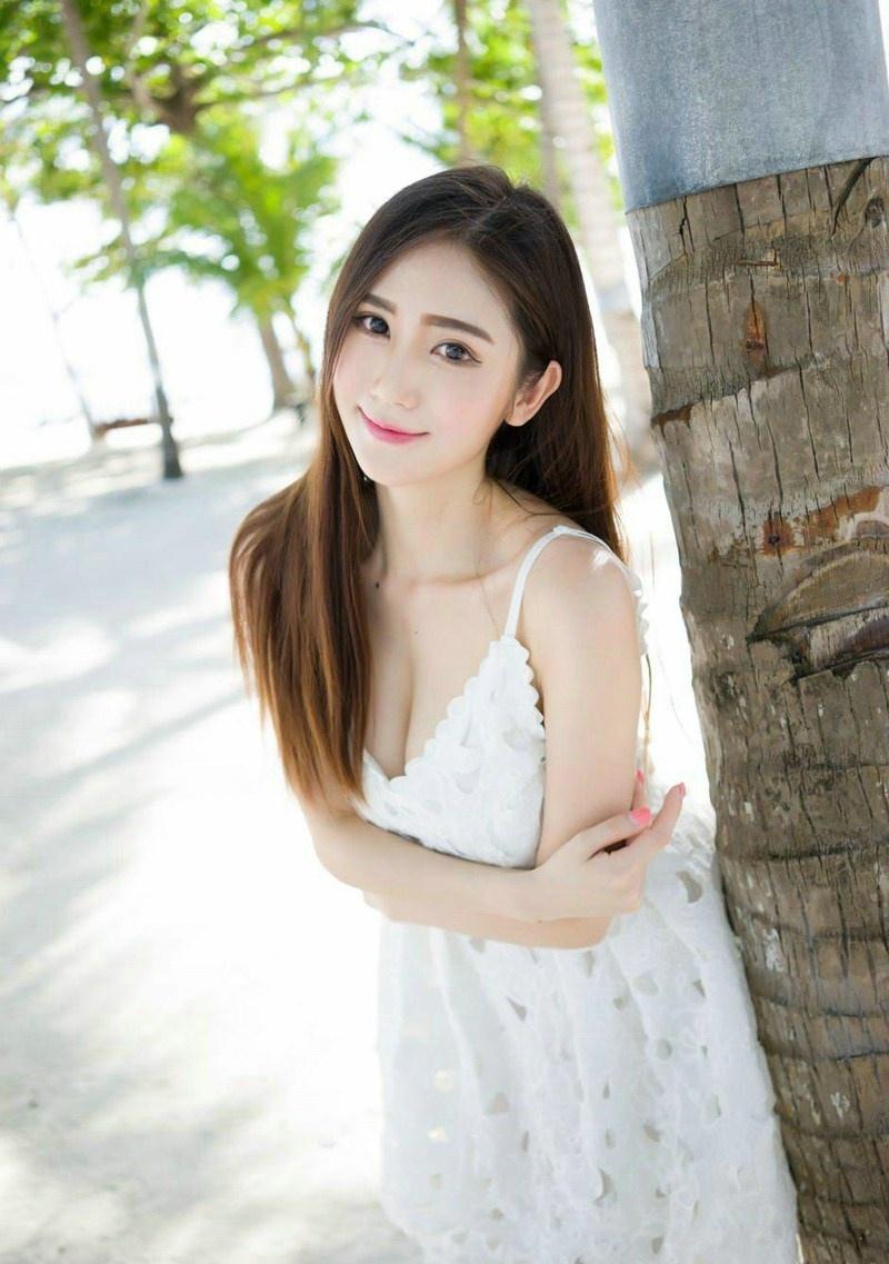 宅男女神SISY思海邊氣質白色短裙迷人時尚寫真