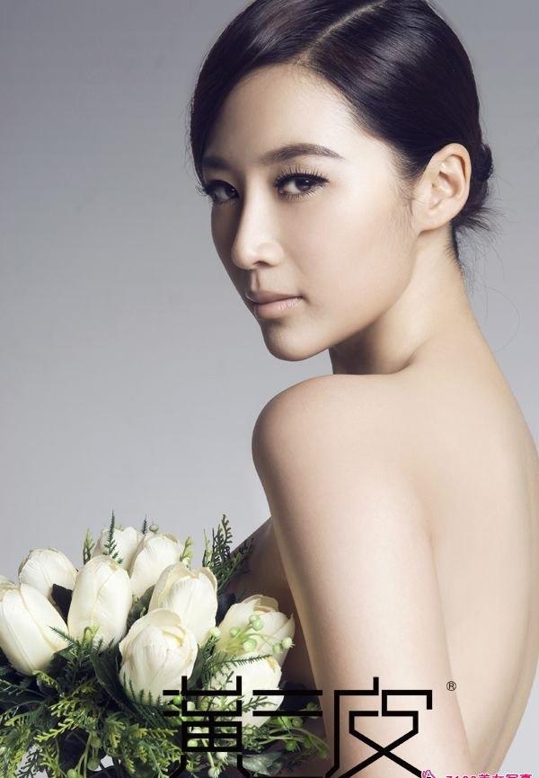 美女演員趙子惠性感時尚寫真裸露上身