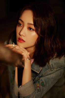 95后演技派小花吳佳怡靚麗圖片