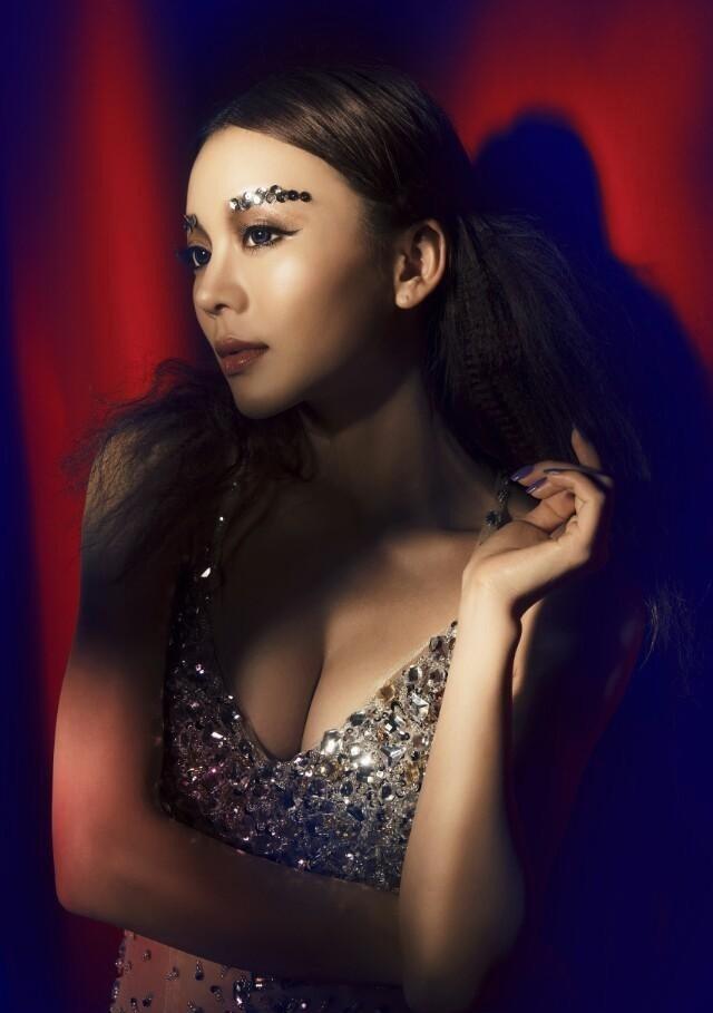 美女演員莫綺雯魅惑性感寫真圖片