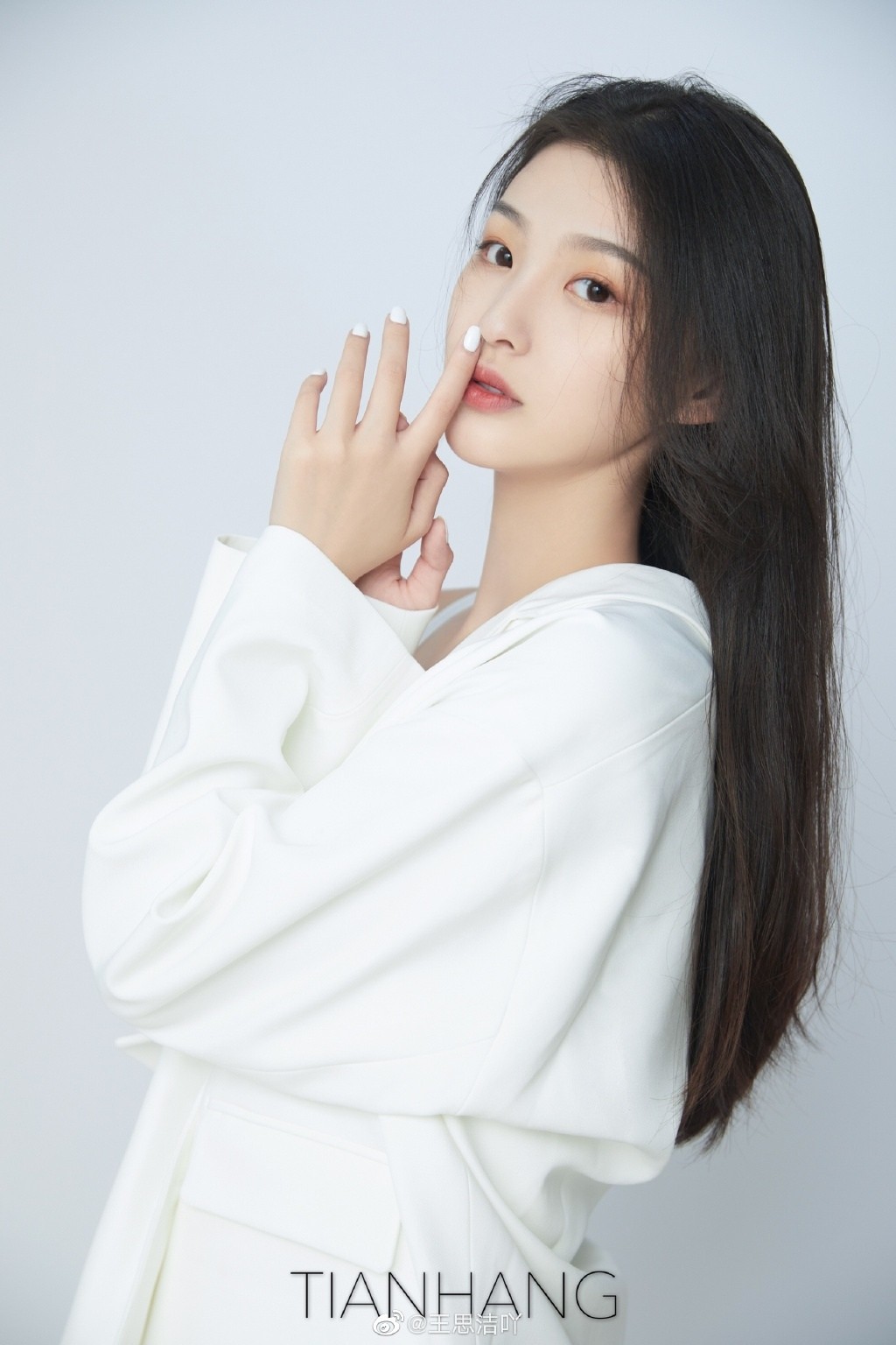 王思潔白衣清爽純美寫真圖片