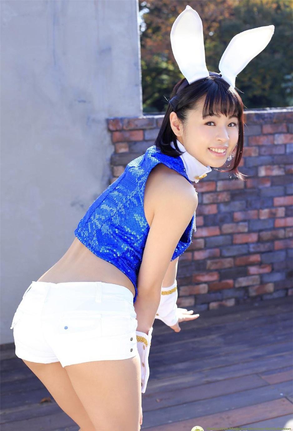 90后短發(fā)女神性感撩人女仆裝寫真