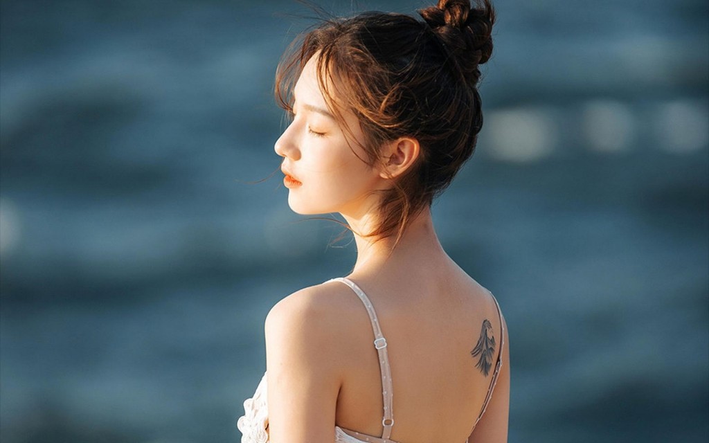 海邊薄紗吊帶美女清純嫵媚唯美寫真