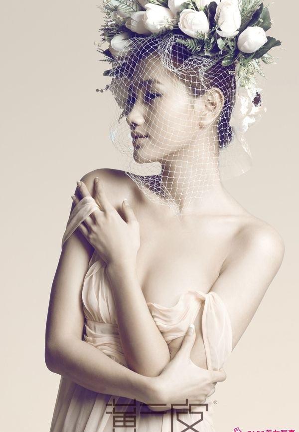 美女演員趙子惠性感時尚寫真裸露上身