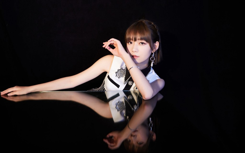 火箭少女101金屬風高清桌面壁紙