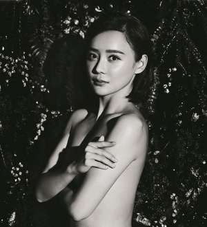 性感女神袁姍姍半裸登封面
