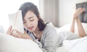 程小蒙秀香肩鎖骨美艷動人寫真