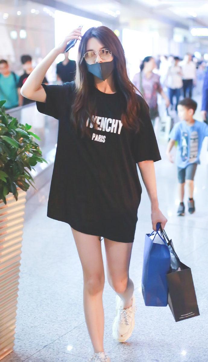 火箭少女101楊超越美腿街拍圖片