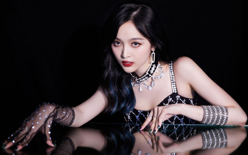 火箭少女101金屬風高清桌面壁紙