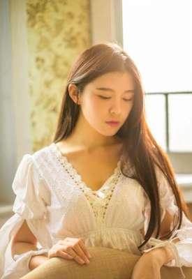 私房美女溫馨沐浴與花瓣的甜美相約時尚寫真
