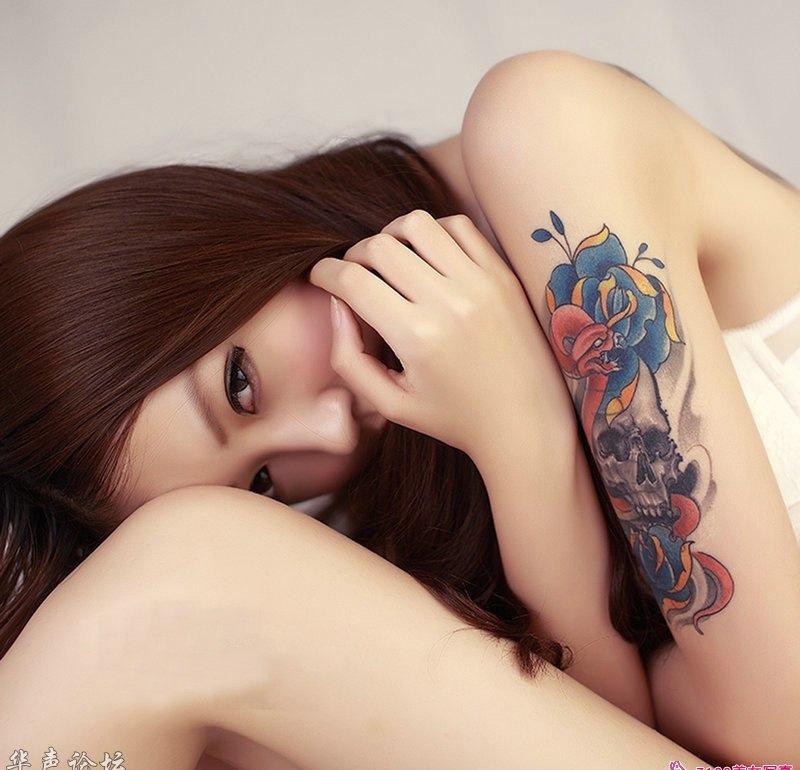 紋身性感少女狂野不羈