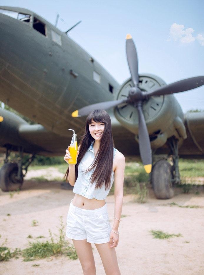 長發(fā)清純美女小秀蠻腰寫真