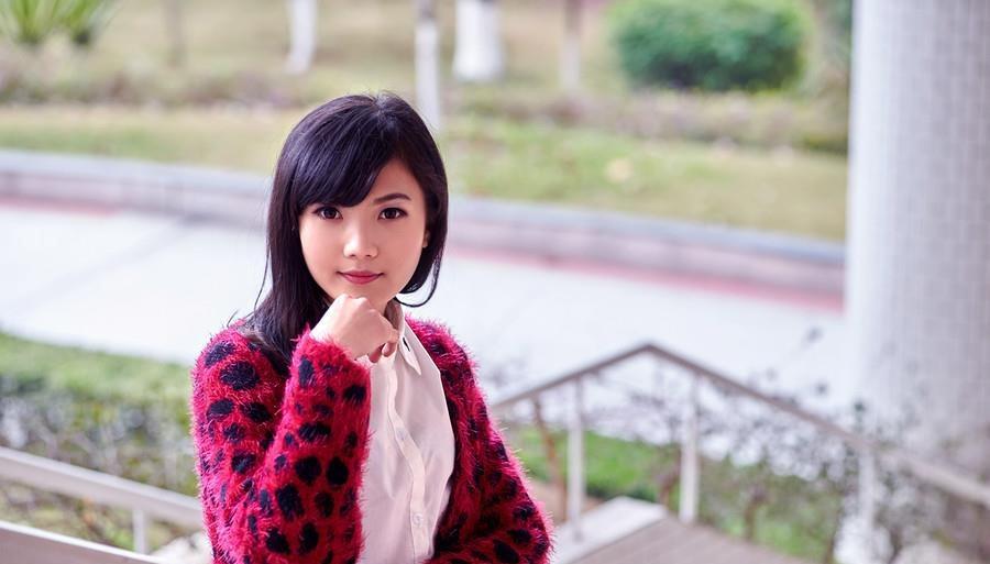 清純的美女森林里的清純唯美時尚寫真